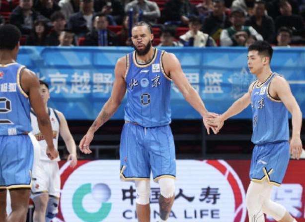 乐鱼体育-北京新援麦基组超级球队：保罗+布克+汤普森+詹姆斯+库里中锋