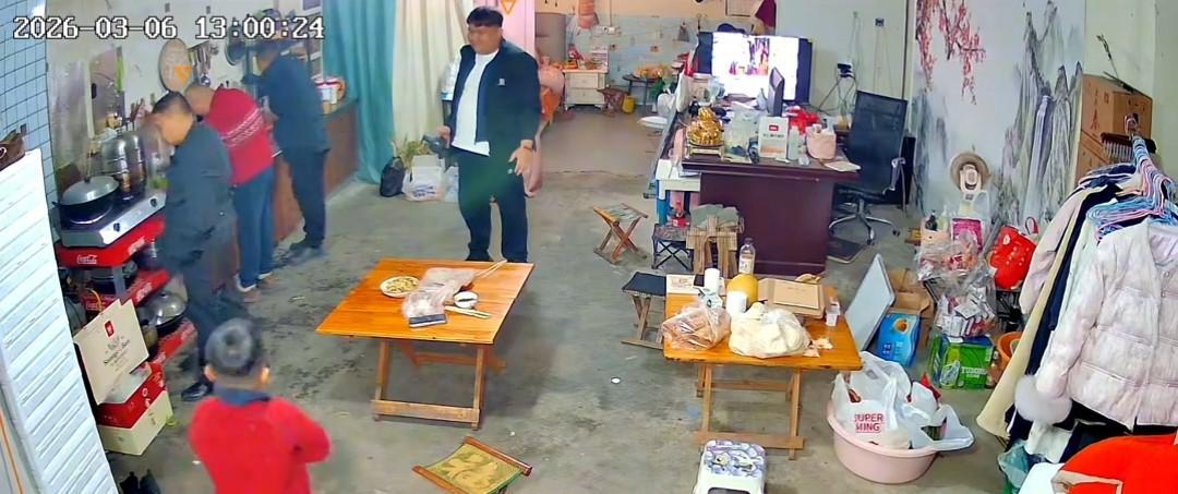 乐鱼体育官方网站-没出正月就理发，舅舅暴怒狠踹6岁外甥，妈妈给舅舅赔罪发红包！