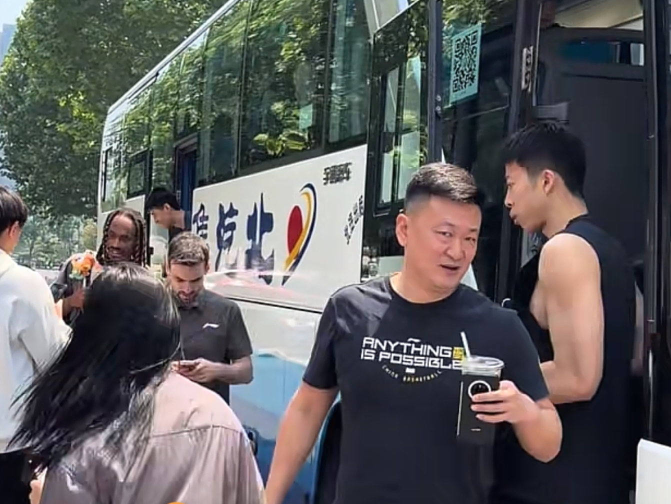 乐鱼体育登录入口-杜锋纪律十分严明！