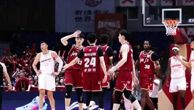 山西篮板输5个以上！刘传兴7分钟补锅，杨学增赌对了？