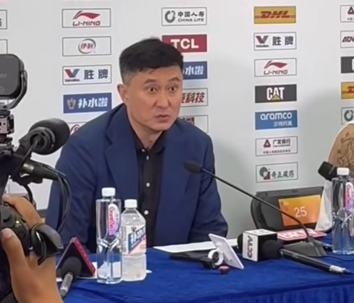 乐鱼体育登录入口-广东被淘汰采访！杜锋亲承没遗憾点11冠，再提年轻球员，奎因不甘